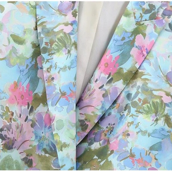 New floral suit. Never worn. Fits size medium. 35 or best offer. - Picture 4 of 6
